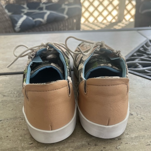 Cloud Sneakers - Picture 7 of 8